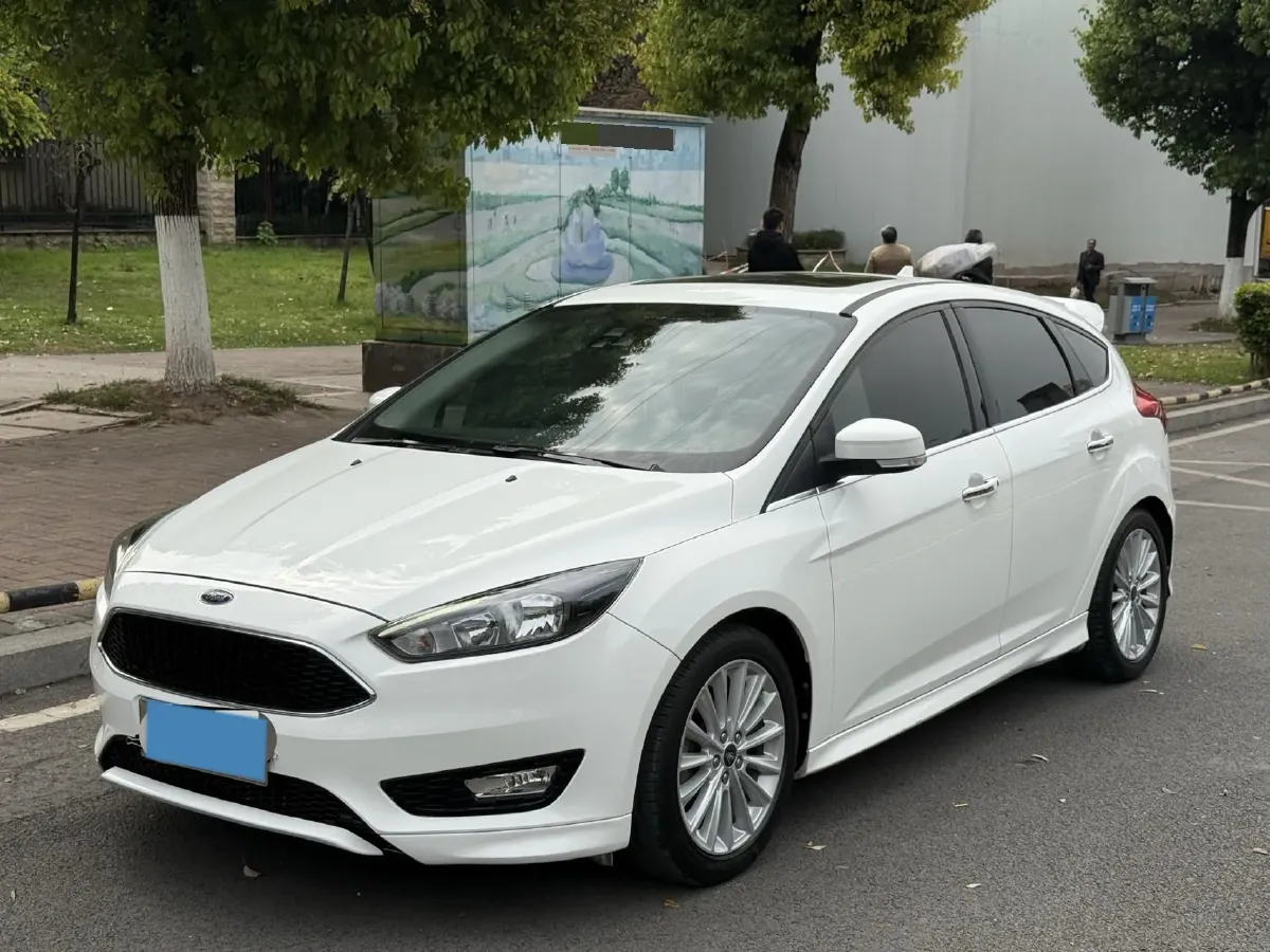 2017 Ford Focus 1.5T 181HP L4 6AT,autocango,china used car exporter,china ev exporter,chinese used car exporter,chinese used ev exporter
