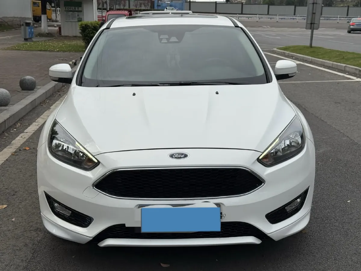 2017 Ford Focus 1.5T 181HP L4 6AT,autocango,china used car exporter,china ev exporter,chinese used car exporter,chinese used ev exporter