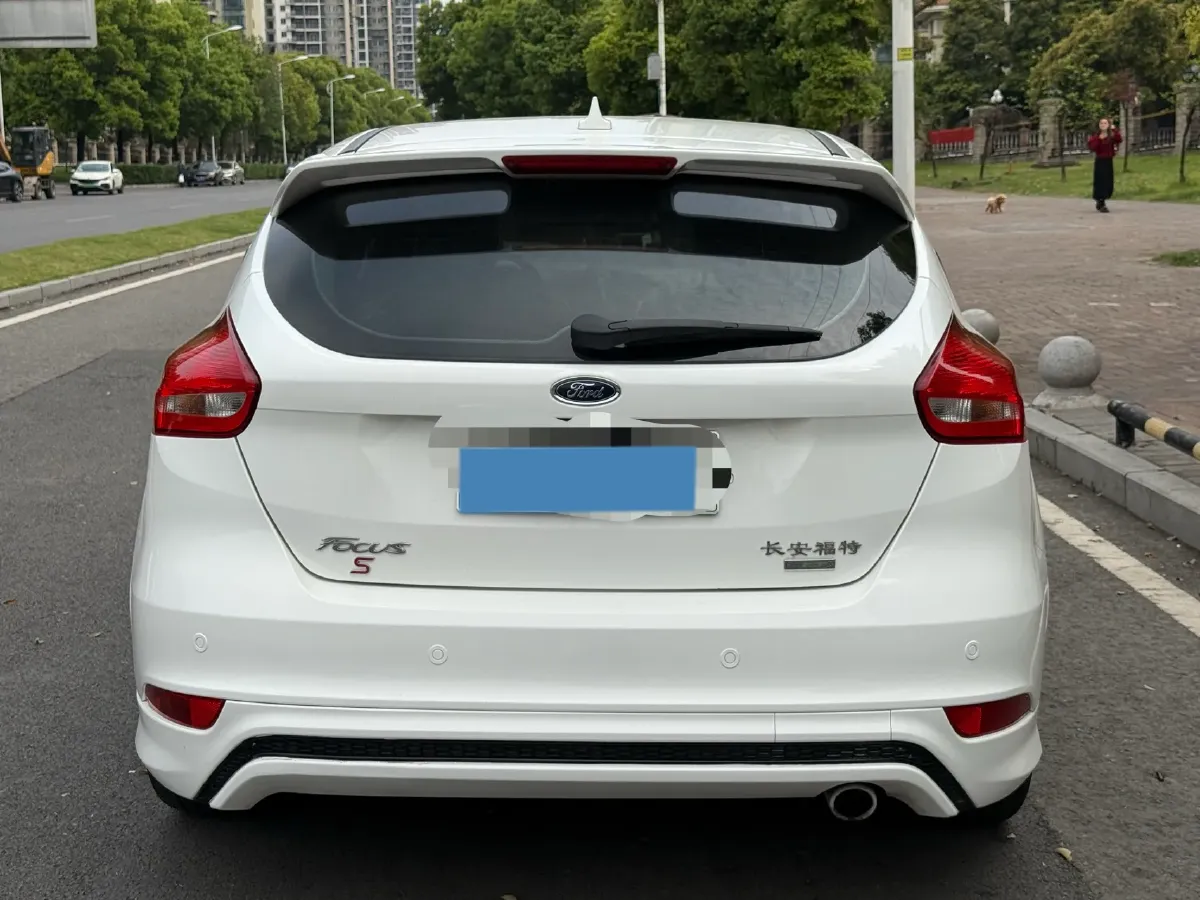 2017 Ford Focus 1.5T 181HP L4 6AT,autocango,china used car exporter,china ev exporter,chinese used car exporter,chinese used ev exporter