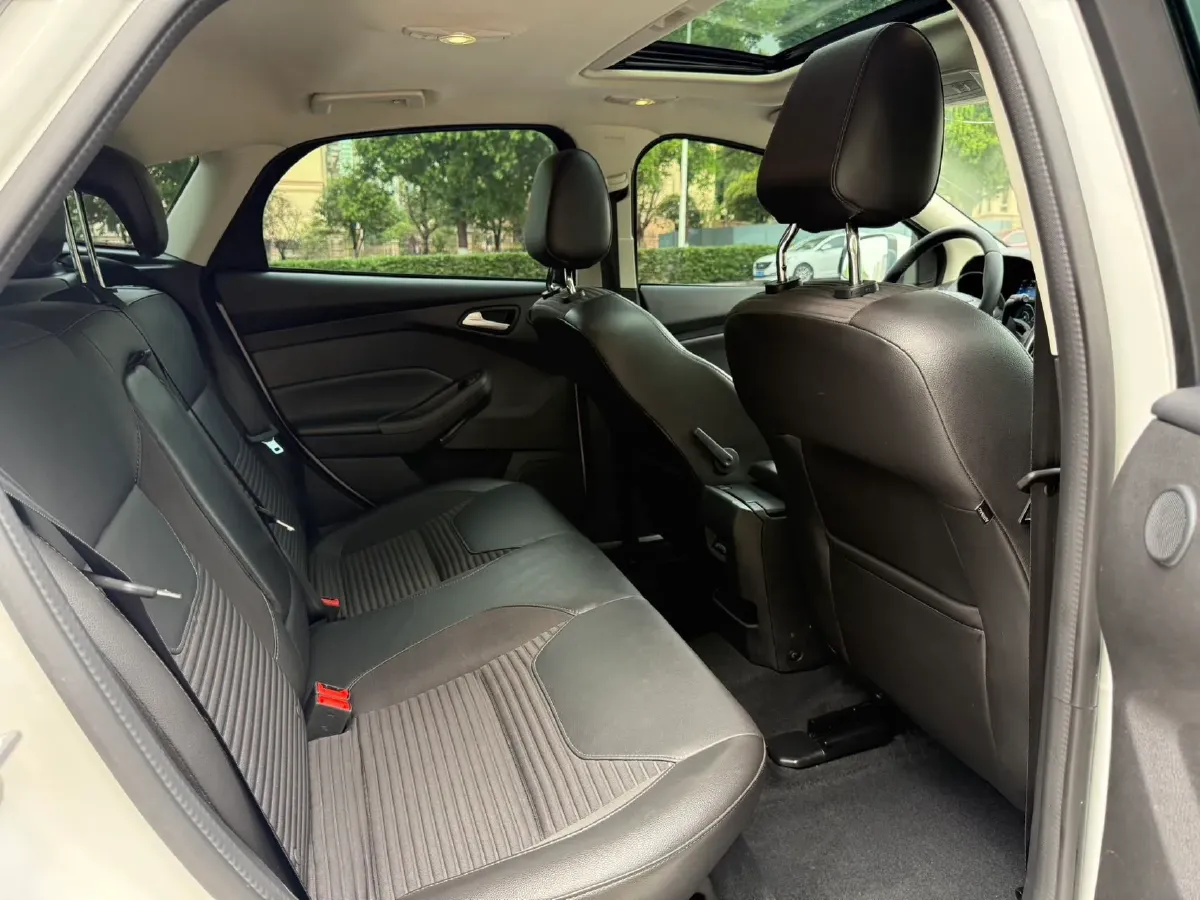 2017 Ford Focus 1.5T 181HP L4 6AT,autocango,china used car exporter,china ev exporter,chinese used car exporter,chinese used ev exporter