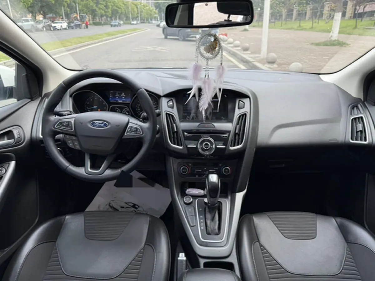 2017 Ford Focus 1.5T 181HP L4 6AT,autocango,china used car exporter,china ev exporter,chinese used car exporter,chinese used ev exporter