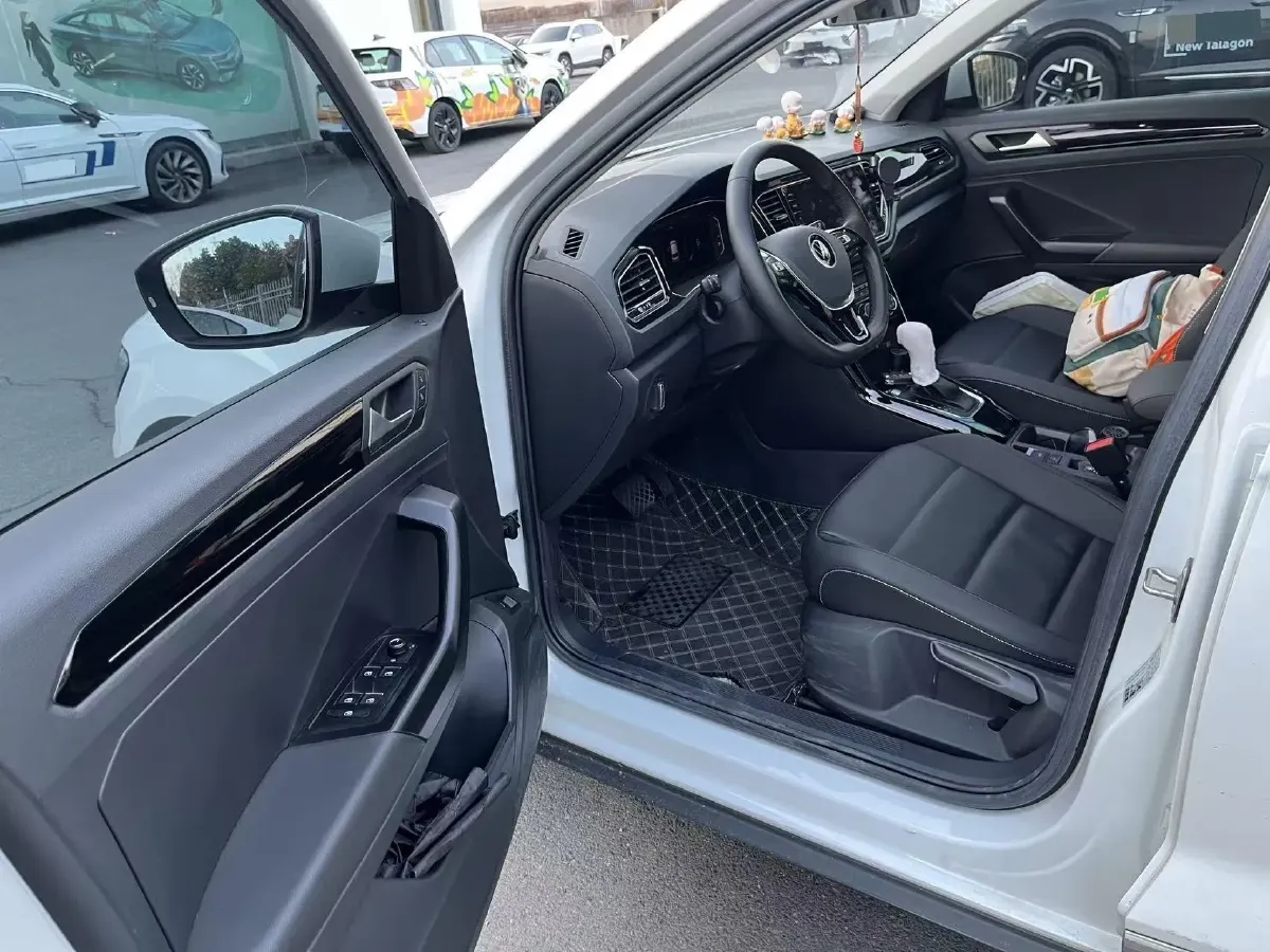 2021 Volkswagen T-Roc 1.4T 150HP L4 7DCT,autocango,china used car exporter,china ev exporter,chinese used car exporter,chinese used ev exporter