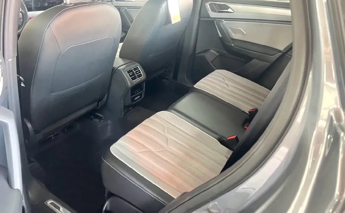 2024 Volkswagen Tayron 2.0T 220HP L4 7DCT,autocango,china used car exporter,china ev exporter,chinese used car exporter,chinese used ev exporter