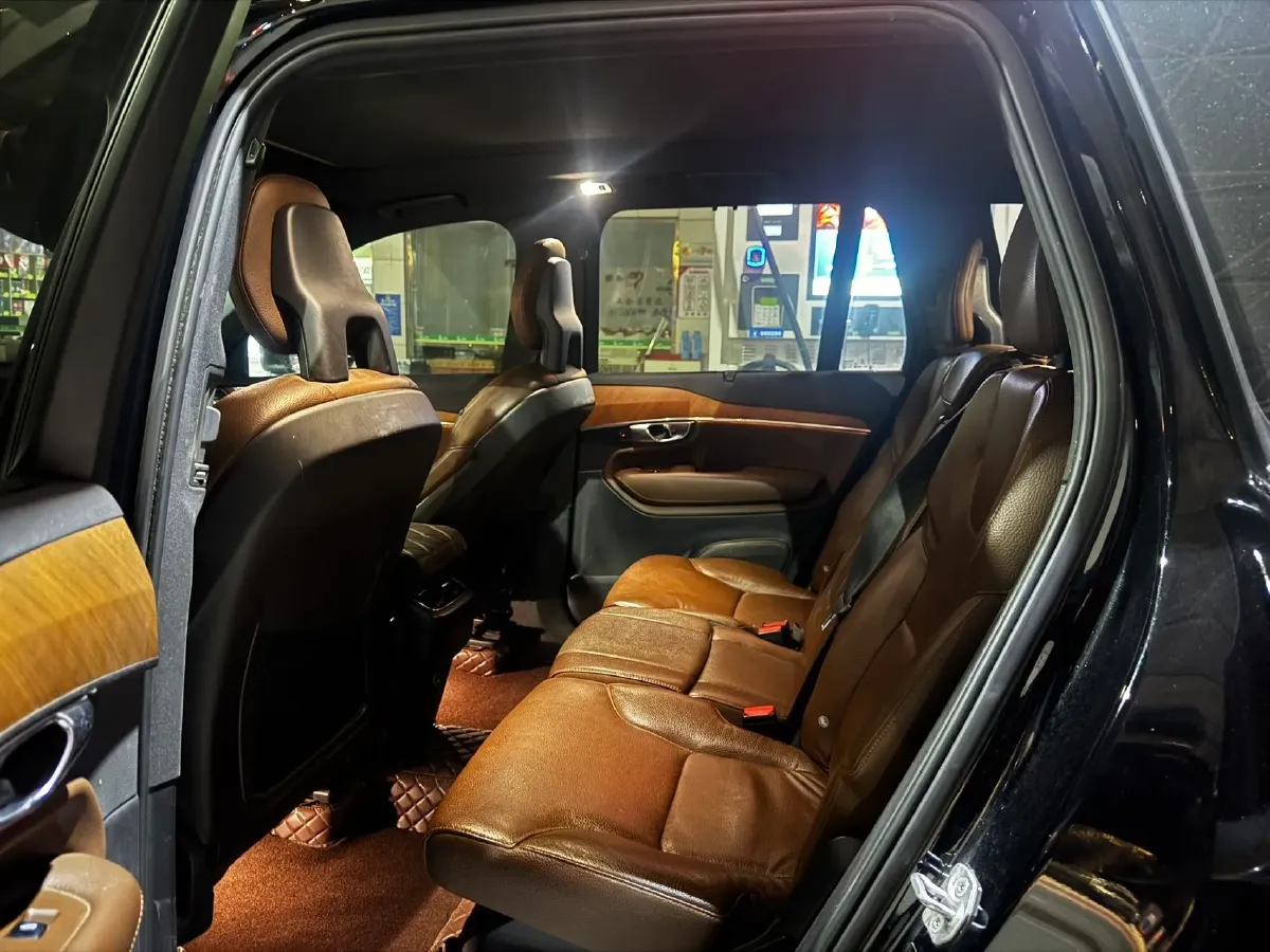 2021 Volvo XC90 2.0T 299HP L4 8AT,autocango,china used car exporter,china ev exporter,chinese used car exporter,chinese used ev exporter