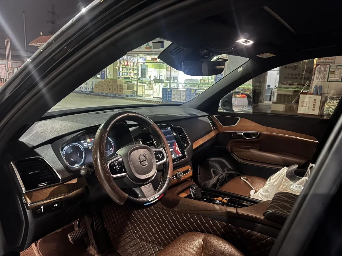 2021 Volvo XC90 2.0T 299HP L4 8AT,autocango,china used car exporter,china ev exporter,chinese used car exporter,chinese used ev exporter