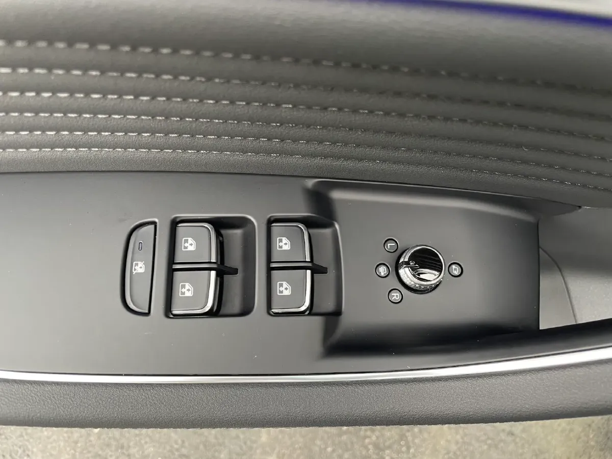 2023 HongQi HS5 2.0T 252HP L4 8AT,autocango,china used car exporter,china ev exporter,chinese used car exporter,chinese used ev exporter