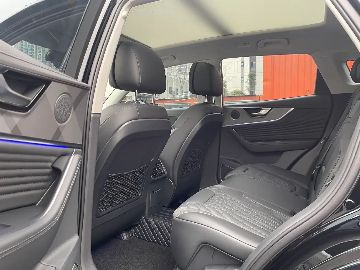 2023 HongQi HS5 2.0T 252HP L4 8AT,autocango,china used car exporter,china ev exporter,chinese used car exporter,chinese used ev exporter