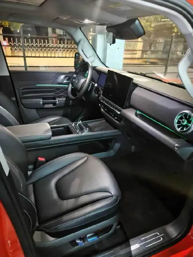 2025 Tank 300 2.0T 227HP L4 9AT,autocango,china used car exporter,china ev exporter,chinese used car exporter,chinese used ev exporter