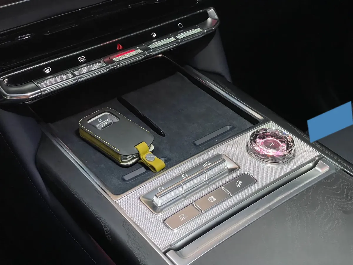 2025 Zeekr 9X 2.0T 279HP L4 1DHT PHEV,autocango,china used car exporter,china ev exporter,chinese used car exporter,chinese used ev exporter