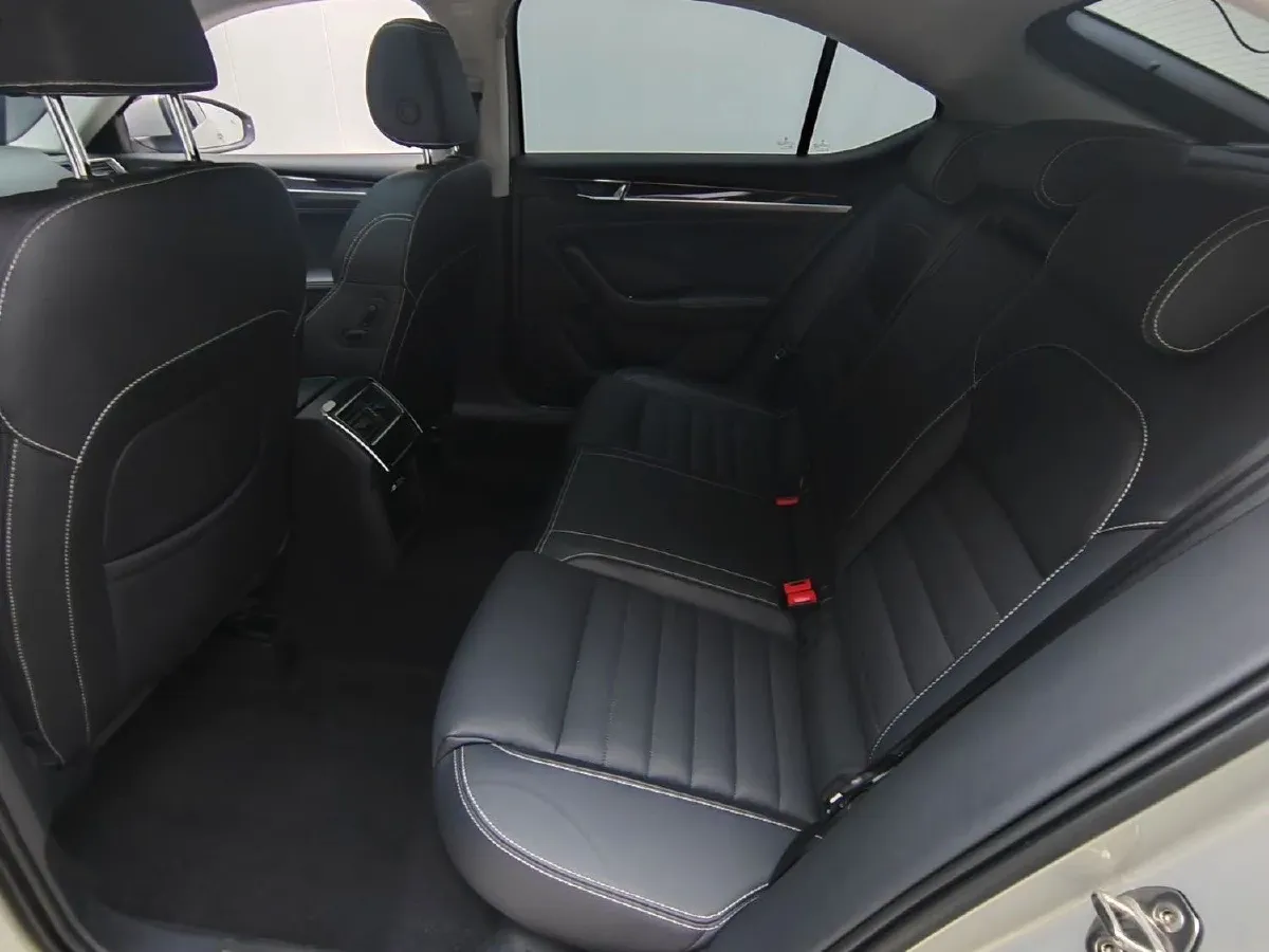 2022 Skoda Superb 2.0T 186HP L4 7DCT,autocango,china used car exporter,china ev exporter,chinese used car exporter,chinese used ev exporter