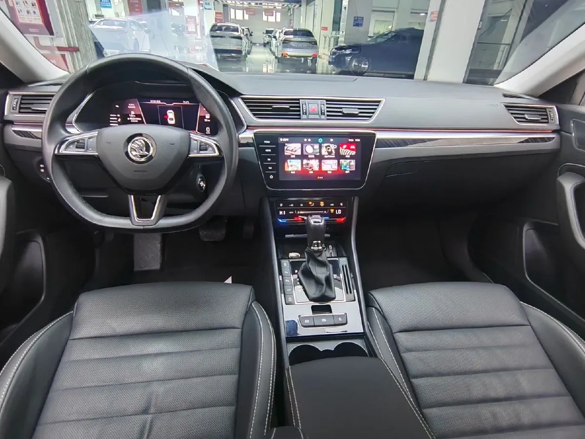 2022 Skoda Superb 2.0T 186HP L4 7DCT,autocango,china used car exporter,china ev exporter,chinese used car exporter,chinese used ev exporter