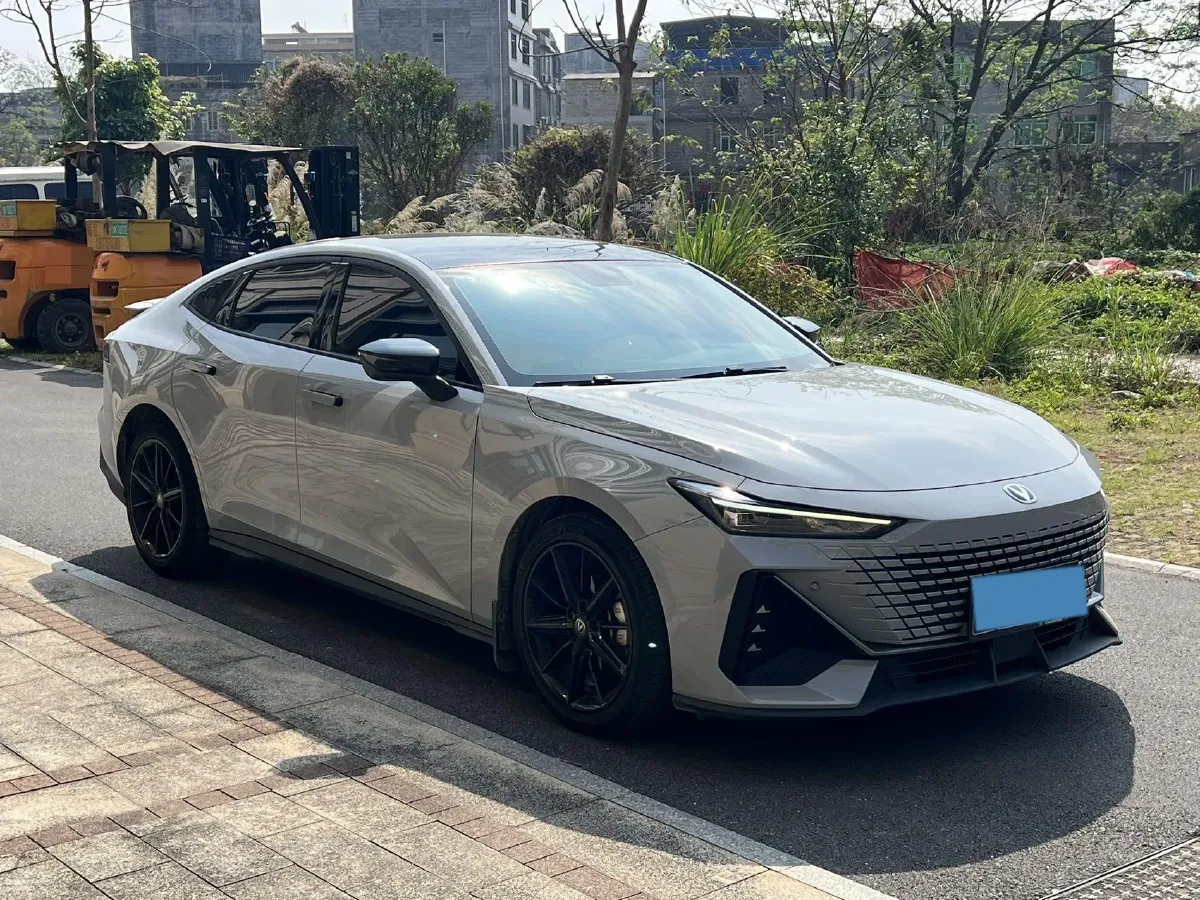 2023 ChangAn UNI-V 1.5T 188HP L4 7DCT,autocango,china used car exporter,china ev exporter,chinese used car exporter,chinese used ev exporter