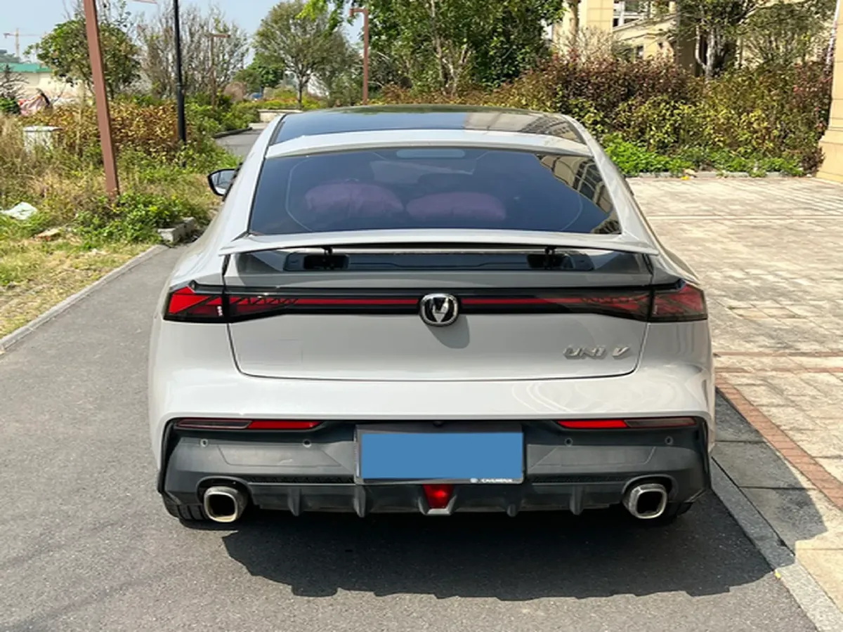 2023 ChangAn UNI-V 1.5T 188HP L4 7DCT,autocango,china used car exporter,china ev exporter,chinese used car exporter,chinese used ev exporter