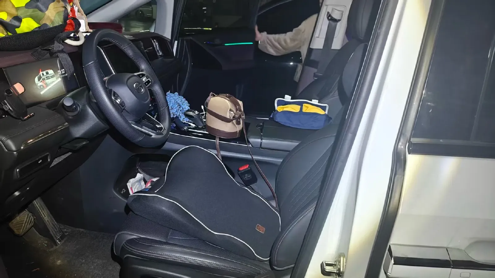 2023 GAC Trumpchi M8 2.0T 252HP L4 8AT,autocango,china used car exporter,china ev exporter,chinese used car exporter,chinese used ev exporter