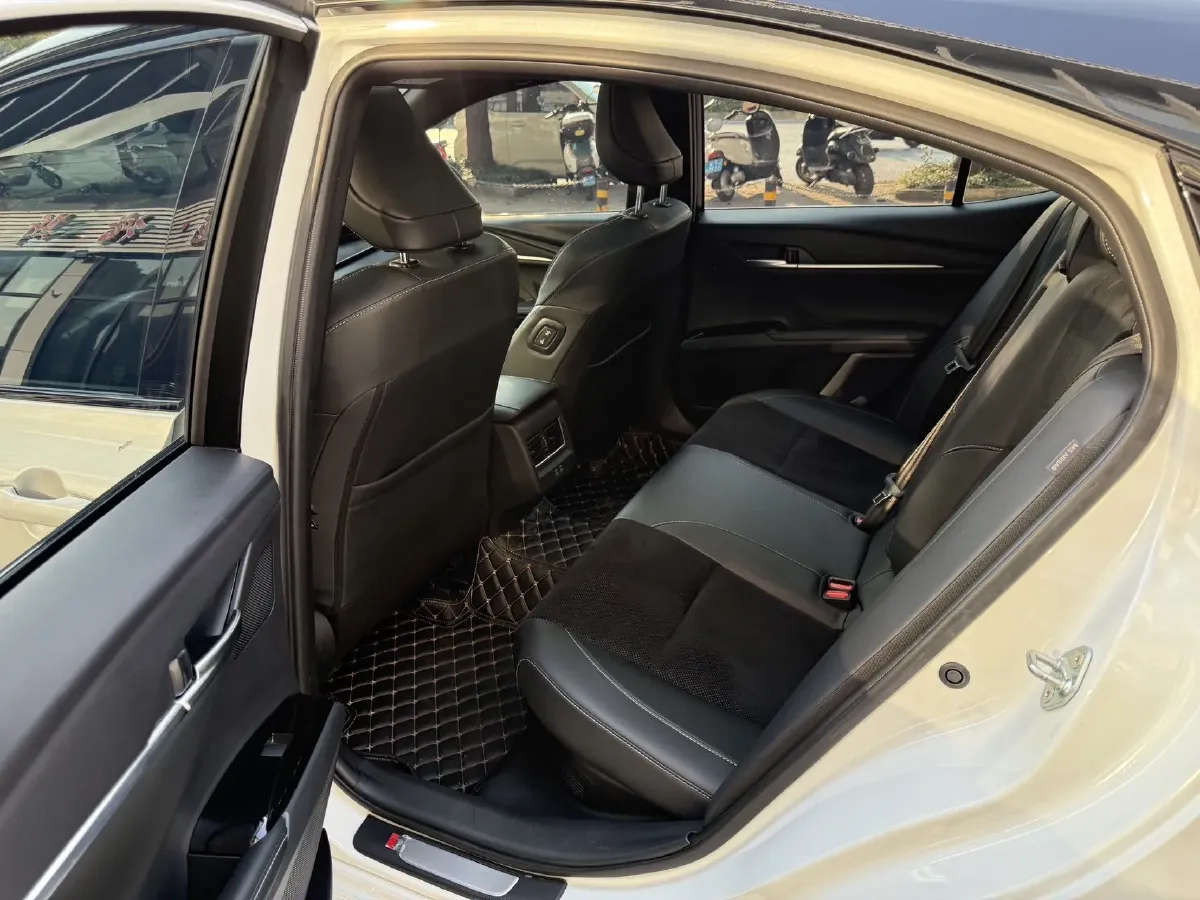 2024 Toyota Camry 2.5L 185HP L4 E-CVT Hybrid,autocango,china used car exporter,china ev exporter,chinese used car exporter,chinese used ev exporter