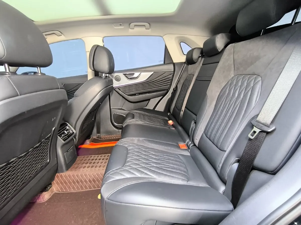 2025 HongQi HS5 2.0T 252HP L4 8AT,autocango,china used car exporter,china ev exporter,chinese used car exporter,chinese used ev exporter