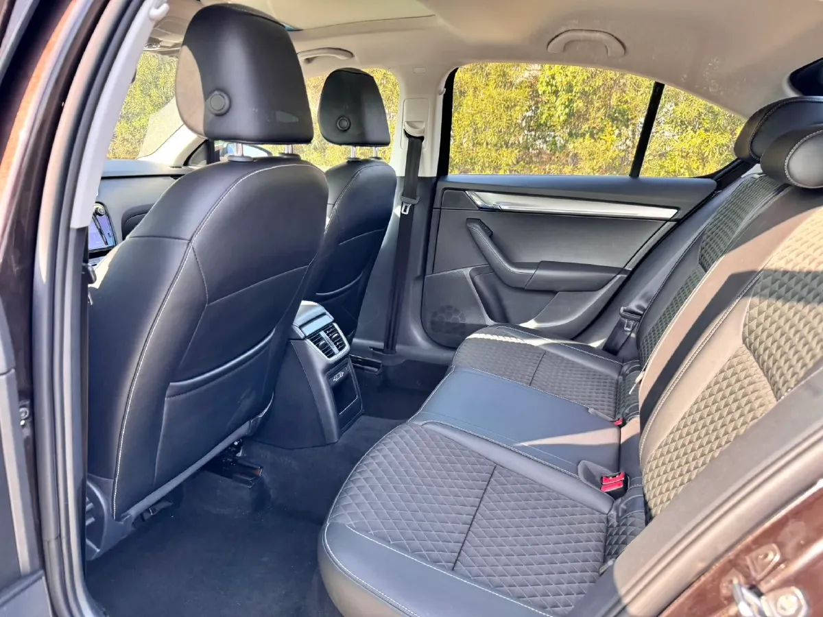 2018 Skoda Octavia 1.2T 116HP L4 7DCT,autocango,china used car exporter,china ev exporter,chinese used car exporter,chinese used ev exporter