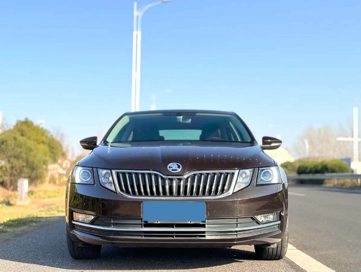 2018 Skoda Octavia 1.2T 116HP L4 7DCT,autocango,china used car exporter,china ev exporter,chinese used car exporter,chinese used ev exporter