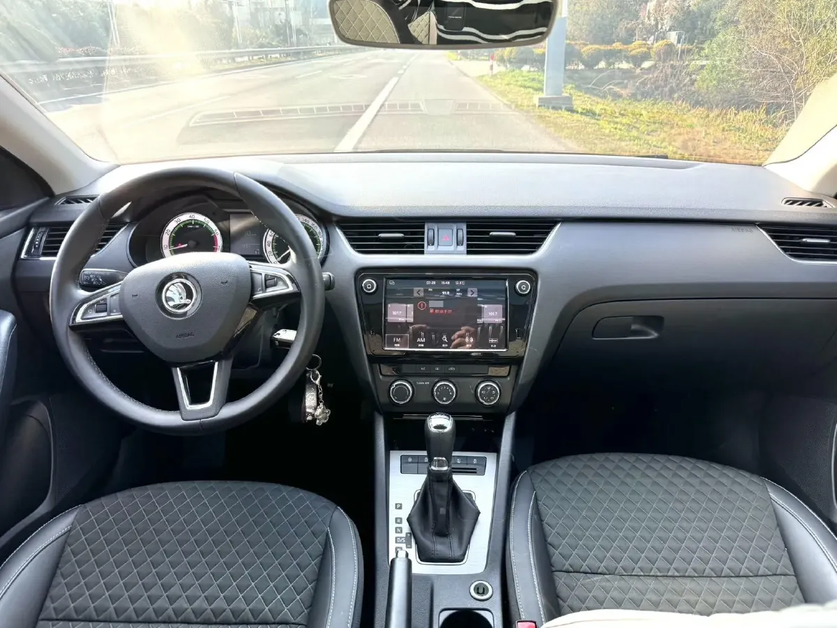 2018 Skoda Octavia 1.2T 116HP L4 7DCT,autocango,china used car exporter,china ev exporter,chinese used car exporter,chinese used ev exporter