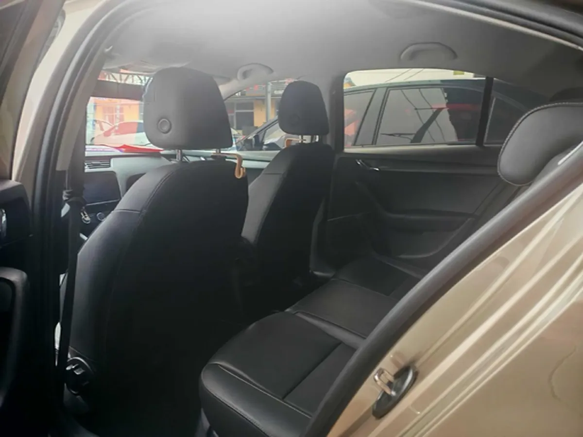 2021 Skoda Octavia 1.5L 113HP L4 6AT,autocango,china used car exporter,china ev exporter,chinese used car exporter,chinese used ev exporter