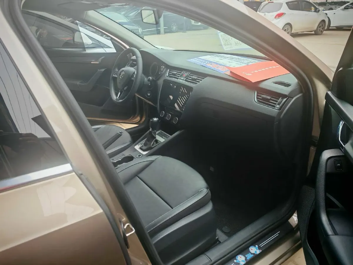 2021 Skoda Octavia 1.5L 113HP L4 6AT,autocango,china used car exporter,china ev exporter,chinese used car exporter,chinese used ev exporter