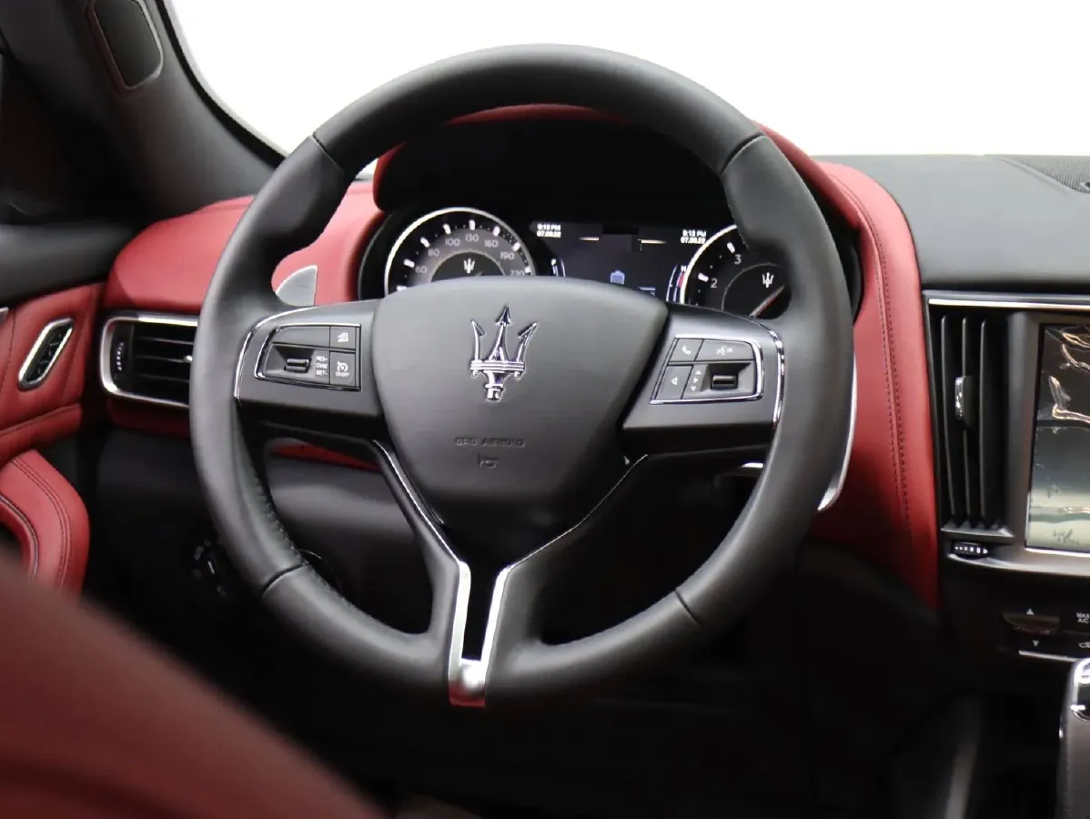 2023 Maserati Levante 2.0T 330HP L4 8AT,autocango,china used car exporter,china ev exporter,chinese used car exporter,chinese used ev exporter