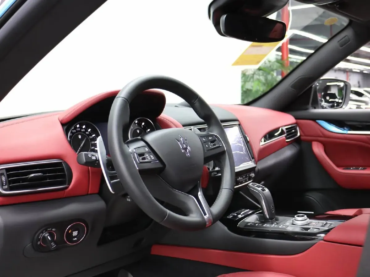 2023 Maserati Levante 2.0T 330HP L4 8AT,autocango,china used car exporter,china ev exporter,chinese used car exporter,chinese used ev exporter