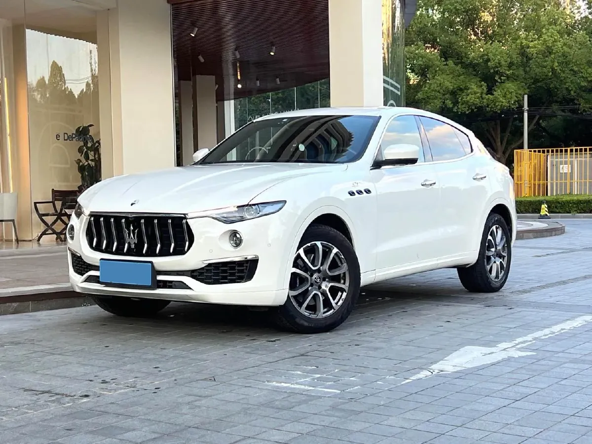 2023 Maserati Levante 2.0T 330HP L4 8AT,autocango,china used car exporter,china ev exporter,chinese used car exporter,chinese used ev exporter