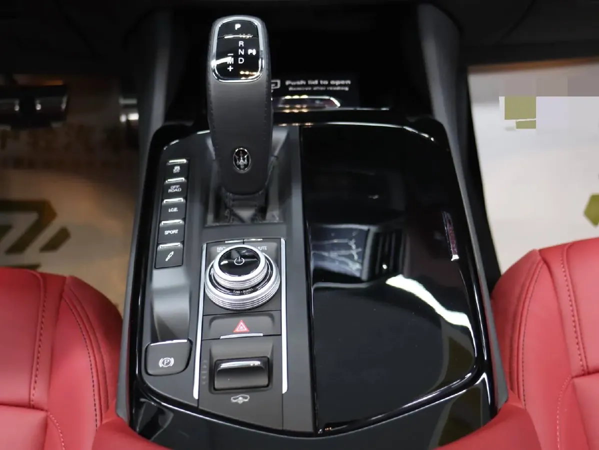 2023 Maserati Levante 2.0T 330HP L4 8AT,autocango,china used car exporter,china ev exporter,chinese used car exporter,chinese used ev exporter