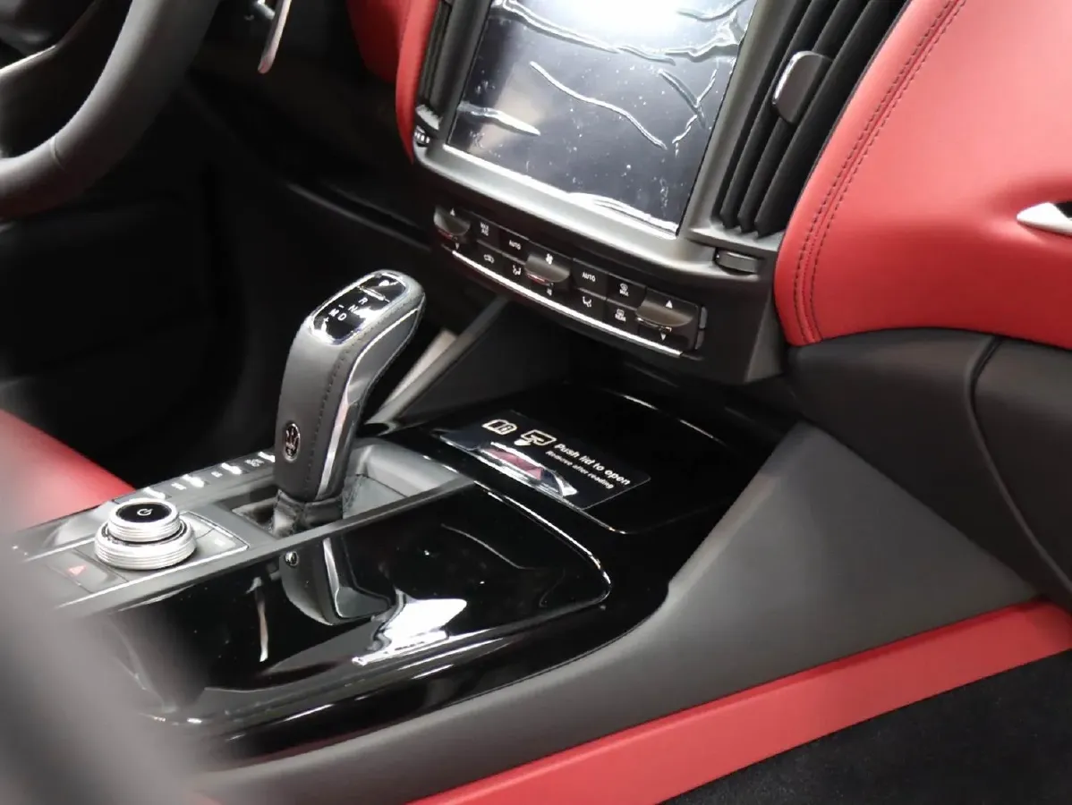 2023 Maserati Levante 2.0T 330HP L4 8AT,autocango,china used car exporter,china ev exporter,chinese used car exporter,chinese used ev exporter