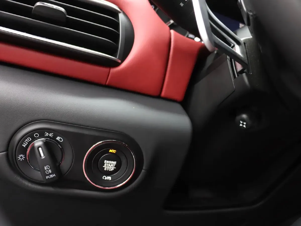 2023 Maserati Levante 2.0T 330HP L4 8AT,autocango,china used car exporter,china ev exporter,chinese used car exporter,chinese used ev exporter