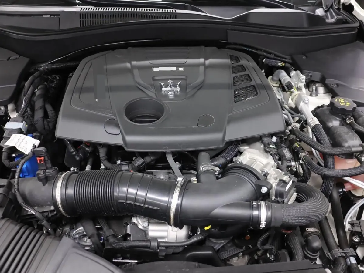 2023 Maserati Levante 2.0T 330HP L4 8AT,autocango,china used car exporter,china ev exporter,chinese used car exporter,chinese used ev exporter