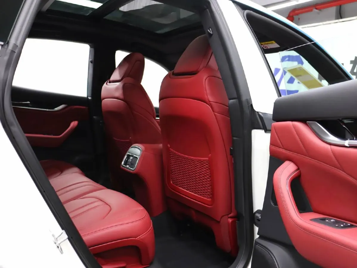 2023 Maserati Levante 2.0T 330HP L4 8AT,autocango,china used car exporter,china ev exporter,chinese used car exporter,chinese used ev exporter