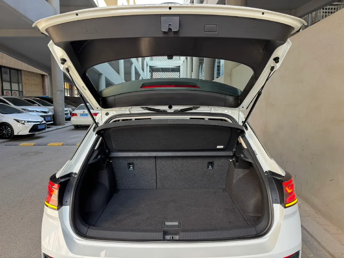 2023 Volkswagen T-Roc 1.4T 150HP L4 7DCT,autocango,china used car exporter,china ev exporter,chinese used car exporter,chinese used ev exporter