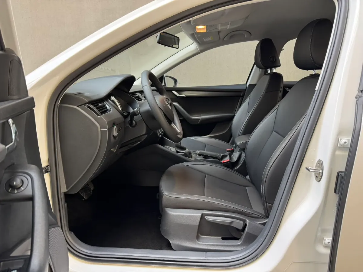 2021 Skoda Octavia 1.5L 113HP L4 6AT,autocango,china used car exporter,china ev exporter,chinese used car exporter,chinese used ev exporter