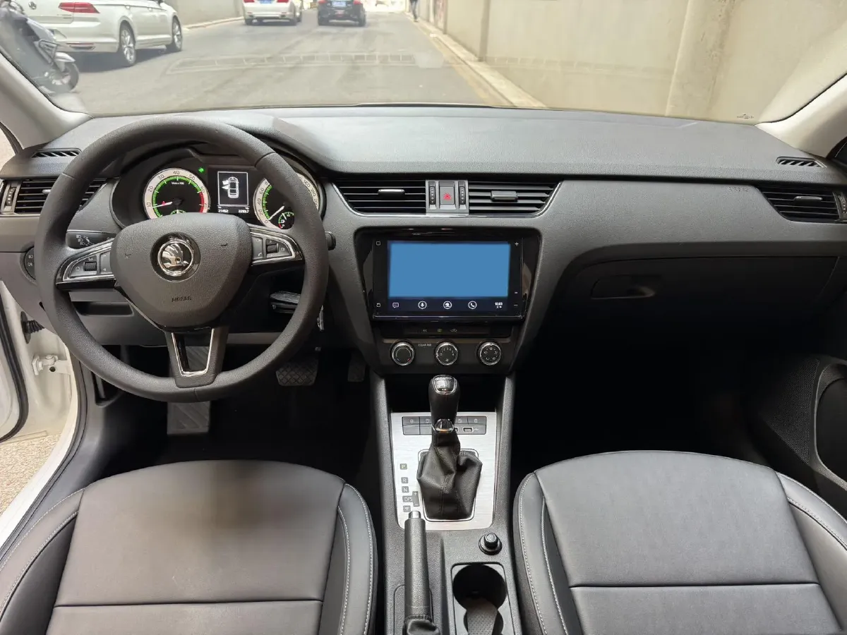 2021 Skoda Octavia 1.5L 113HP L4 6AT,autocango,china used car exporter,china ev exporter,chinese used car exporter,chinese used ev exporter