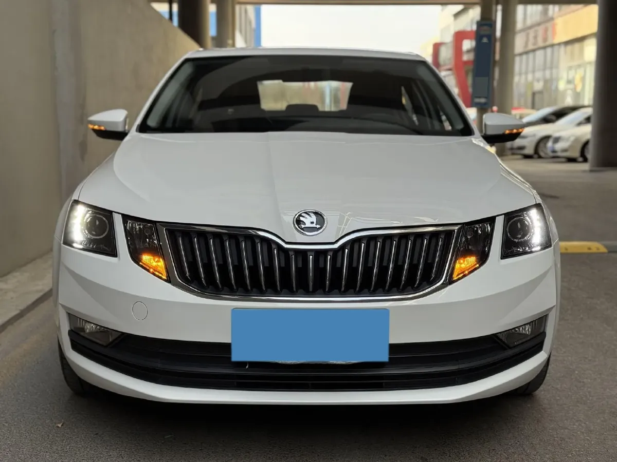 2021 Skoda Octavia 1.5L 113HP L4 6AT,autocango,china used car exporter,china ev exporter,chinese used car exporter,chinese used ev exporter