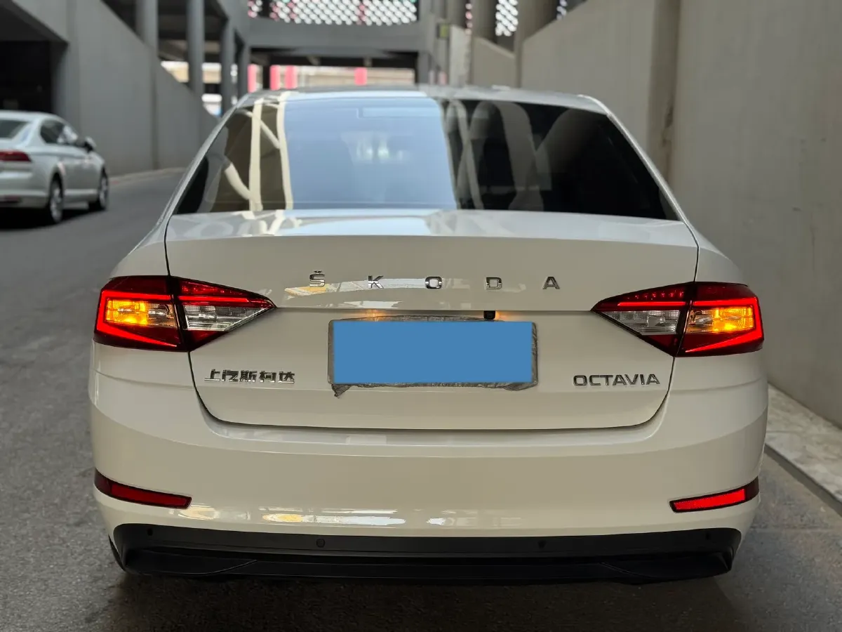 2021 Skoda Octavia 1.5L 113HP L4 6AT,autocango,china used car exporter,china ev exporter,chinese used car exporter,chinese used ev exporter