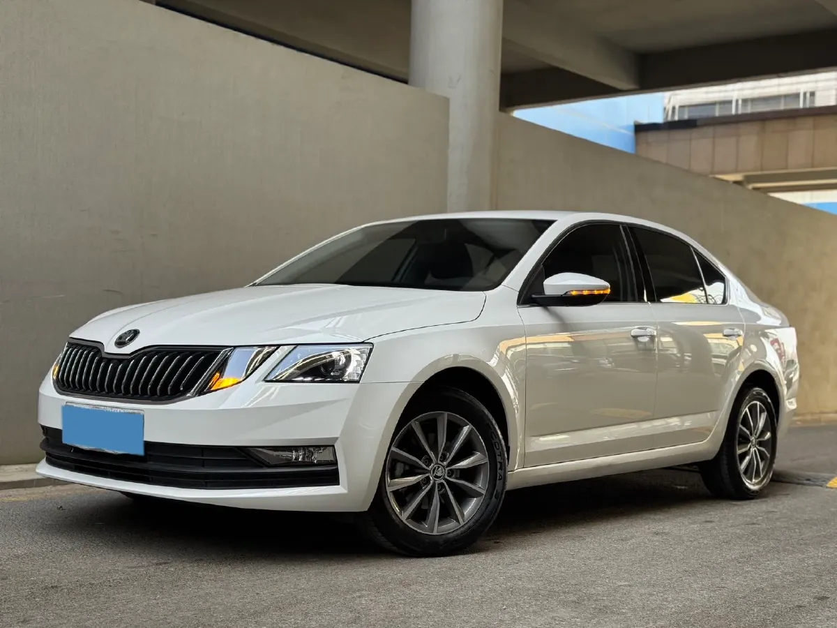 2021 Skoda Octavia 1.5L 113HP L4 6AT,autocango,china used car exporter,china ev exporter,chinese used car exporter,chinese used ev exporter