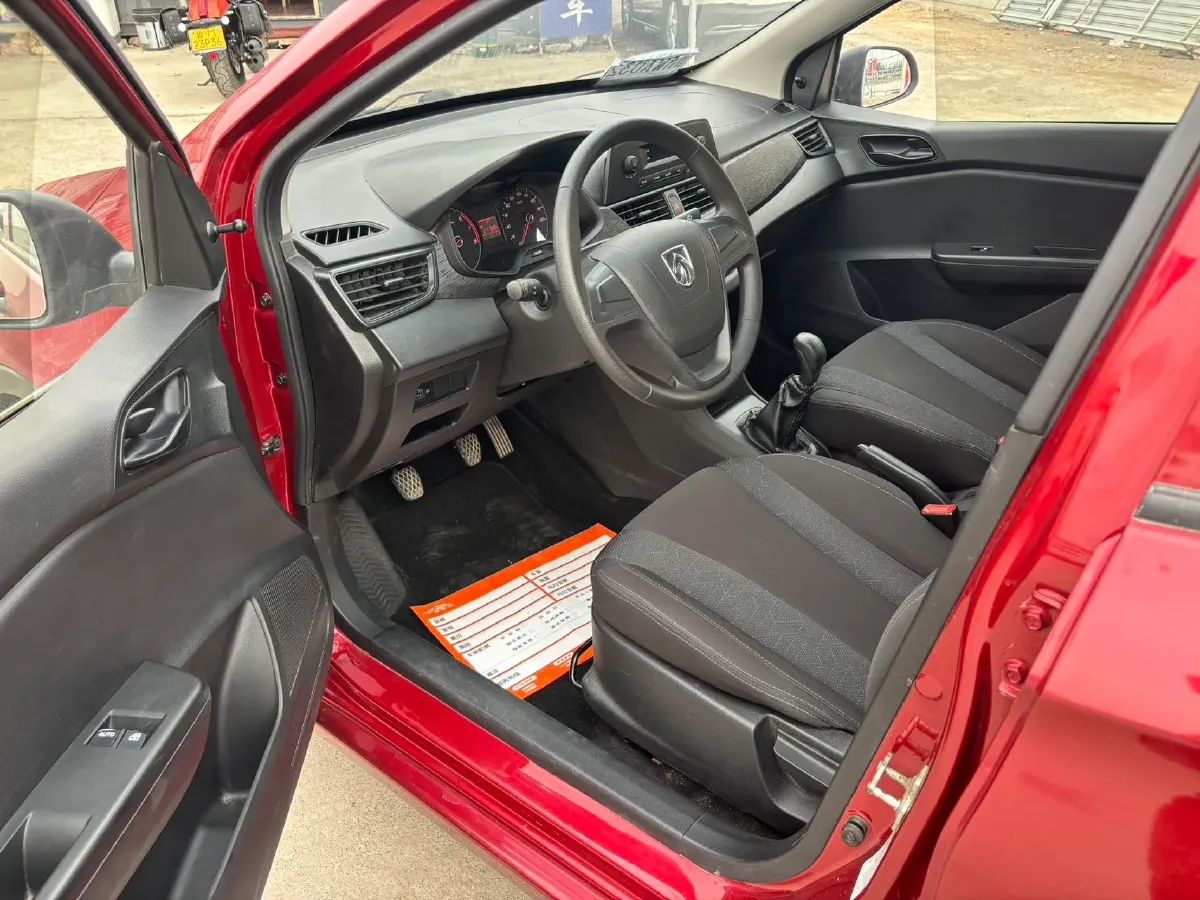 2016 BaoJun 310 1.2L 82HP L4 5MT,autocango,china used car exporter,china ev exporter,chinese used car exporter,chinese used ev exporter