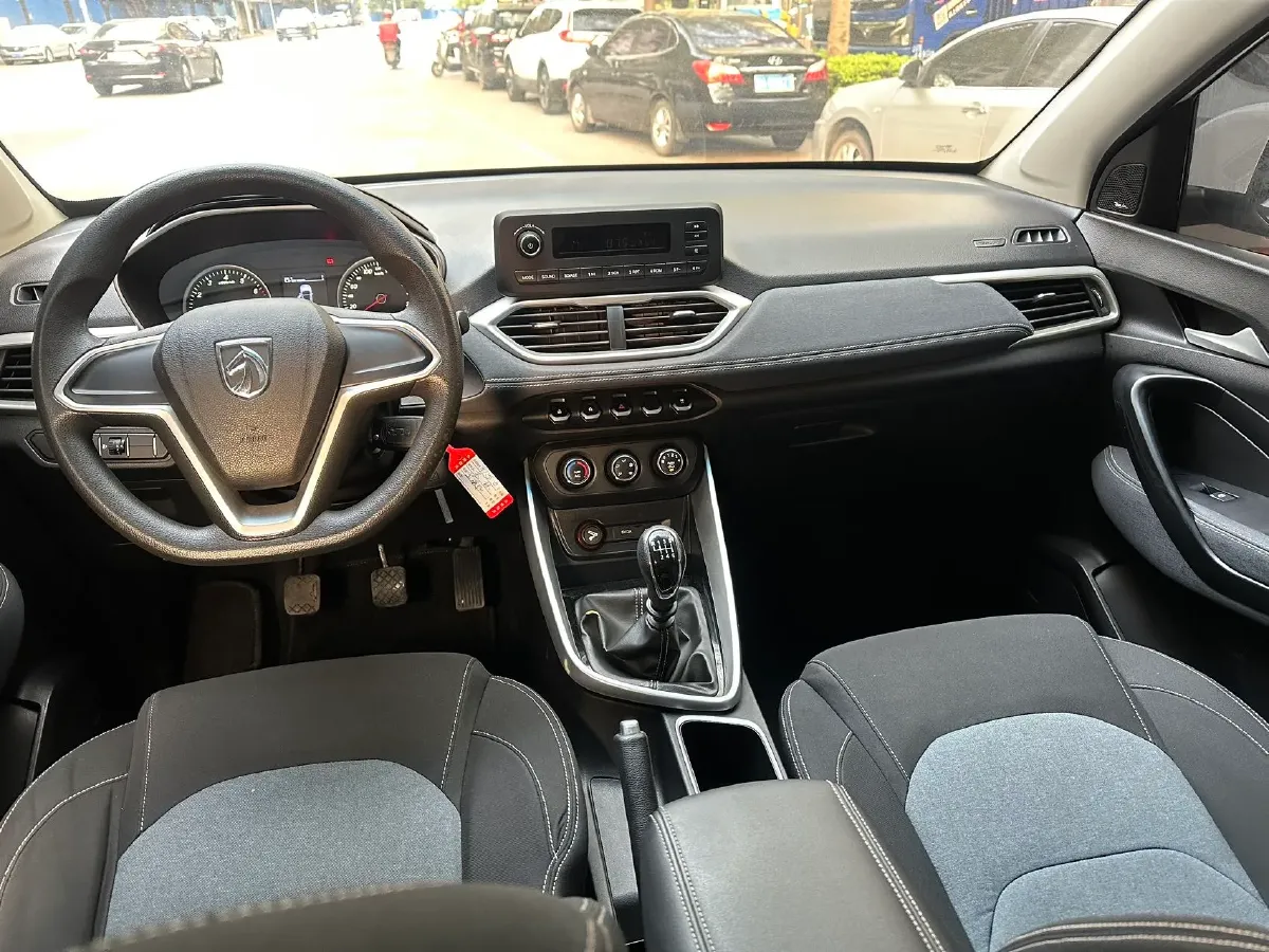 2018 BaoJun 530 1.5T 150HP L4 6MT,autocango,china used car exporter,china ev exporter,chinese used car exporter,chinese used ev exporter