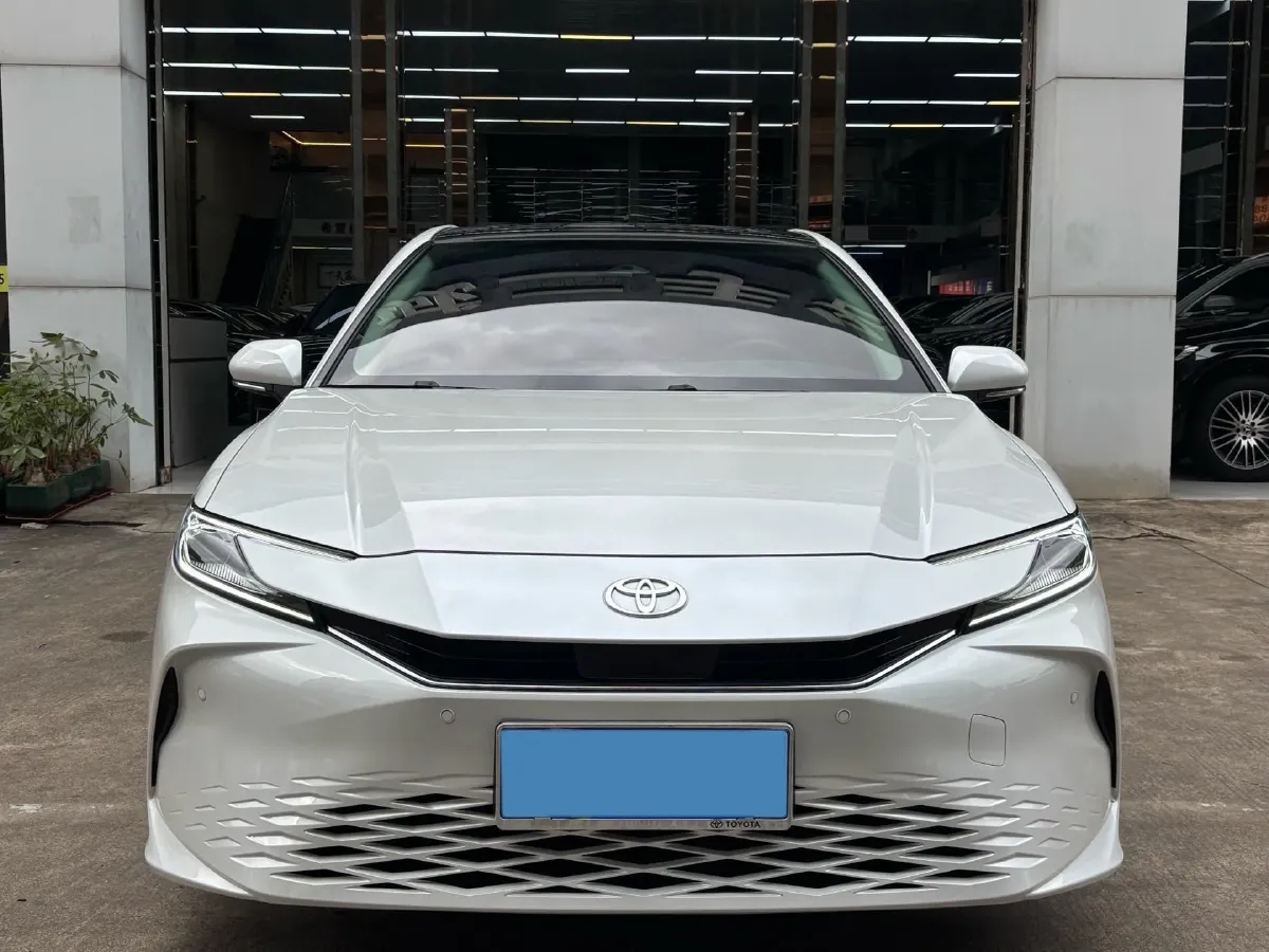 2024 Toyota Camry 2.5L 185HP L4 E-CVT Hybrid,autocango,china used car exporter,china ev exporter,chinese used car exporter,chinese used ev exporter