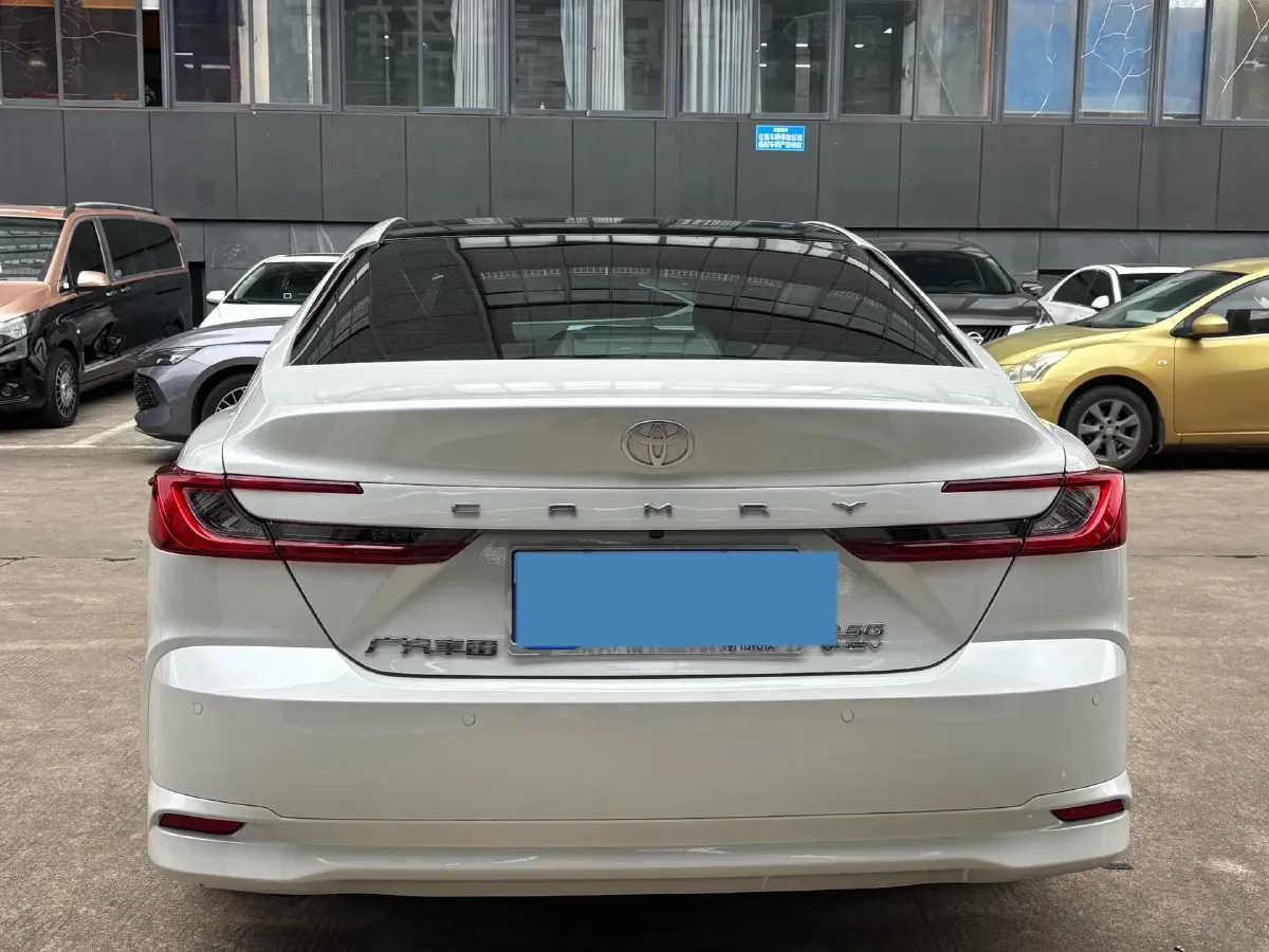 2024 Toyota Camry 2.5L 185HP L4 E-CVT Hybrid,autocango,china used car exporter,china ev exporter,chinese used car exporter,chinese used ev exporter
