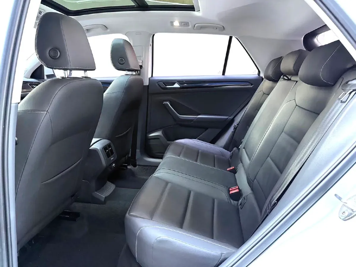 2021 Volkswagen T-Roc 1.4T 150HP L4 7DCT,autocango,china used car exporter,china ev exporter,chinese used car exporter,chinese used ev exporter