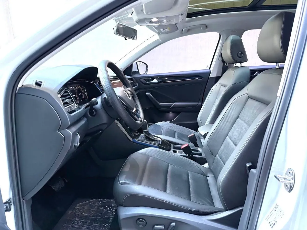 2021 Volkswagen T-Roc 1.4T 150HP L4 7DCT,autocango,china used car exporter,china ev exporter,chinese used car exporter,chinese used ev exporter