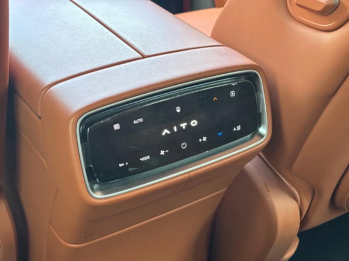 2024 AITO AITO M9 1.5T 152HP L4 REEV 42KWH,autocango,china used car exporter,china ev exporter,chinese used car exporter,chinese used ev exporter