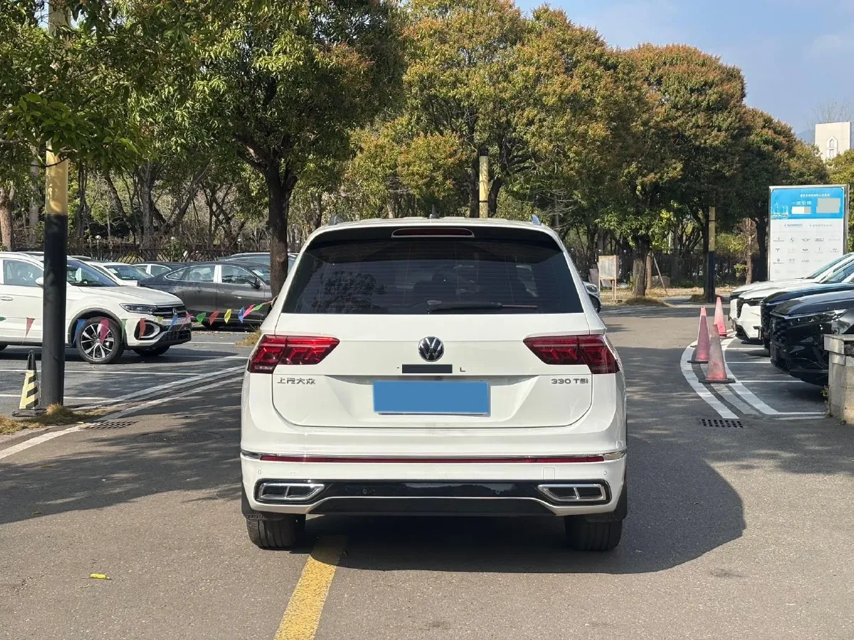 2024 Volkswagen Tiguan L 2.0T 186HP L4 7DCT,autocango,china used car exporter,china ev exporter,chinese used car exporter,chinese used ev exporter