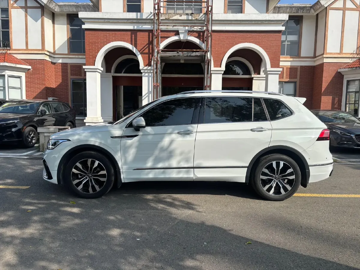 2024 Volkswagen Tiguan L 2.0T 186HP L4 7DCT,autocango,china used car exporter,china ev exporter,chinese used car exporter,chinese used ev exporter