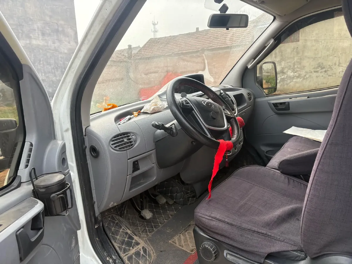 2018 MAXUS XinTu V80 2.5T 136HP L4 6MT,autocango,china used car exporter,china ev exporter,chinese used car exporter,chinese used ev exporter