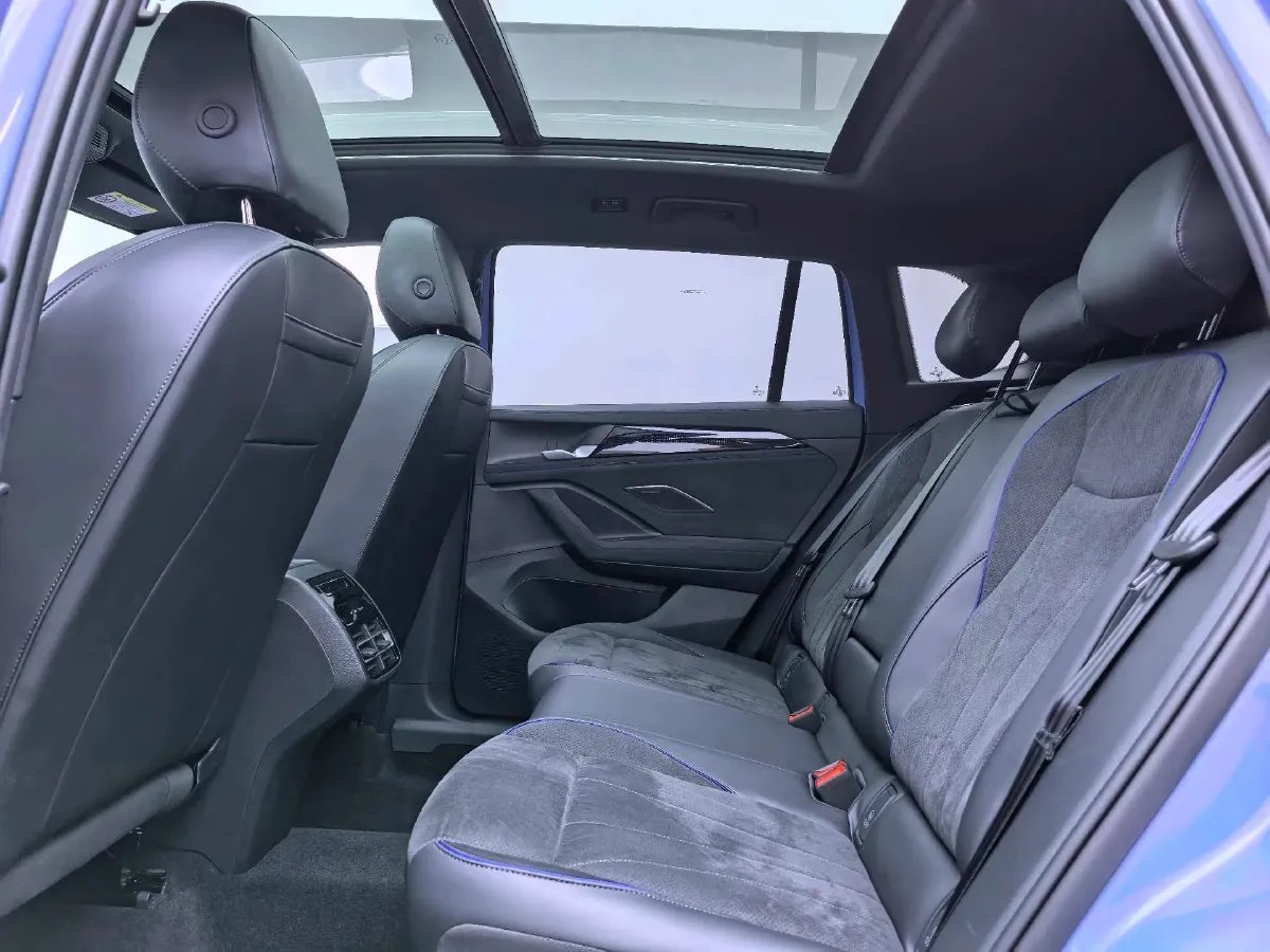 2024 Volkswagen Tiguan L 2.0T 220HP L4 7DCT,autocango,china used car exporter,china ev exporter,chinese used car exporter,chinese used ev exporter